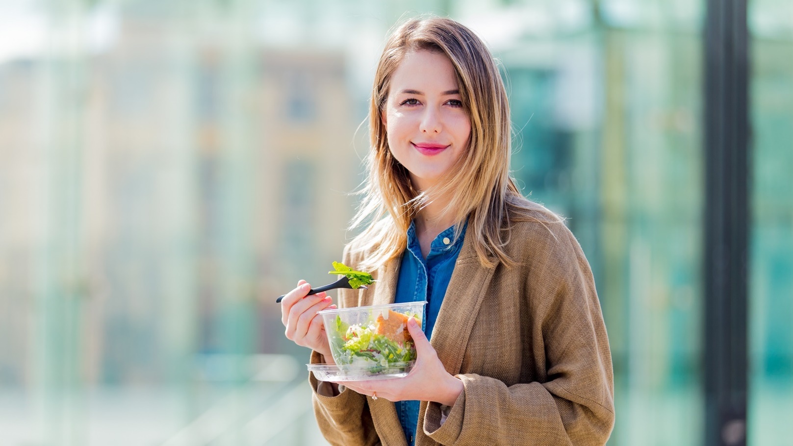 young-businesswoman-with-salad-at-urban-city-outdo-2022-01-12-04-59-12-utc