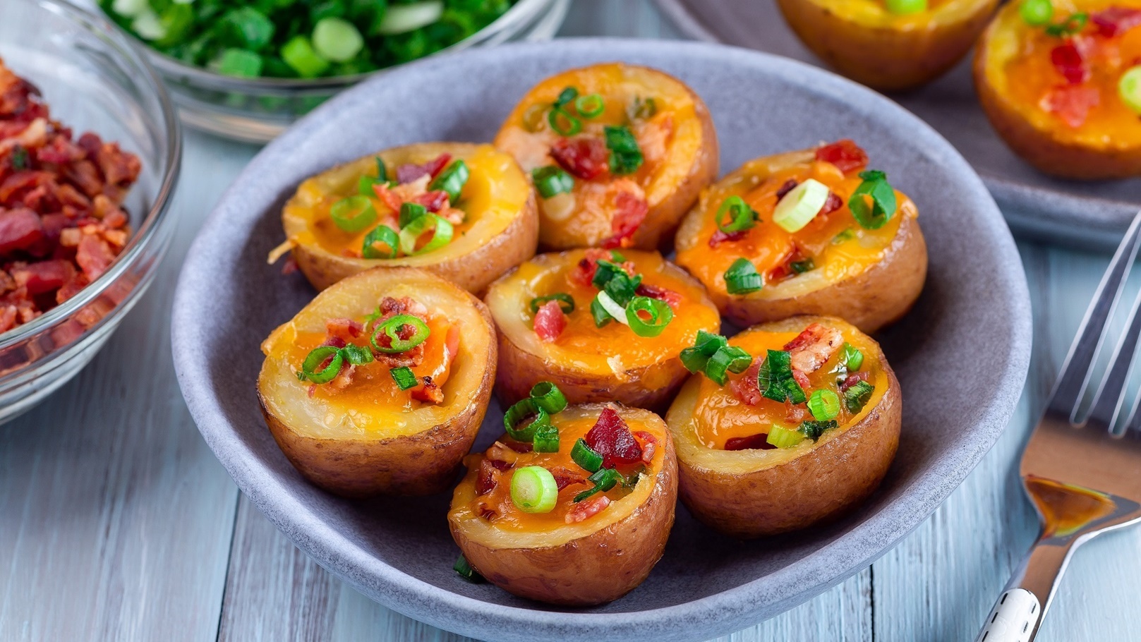 بطاطس محشوة بالجبنة الشيدر