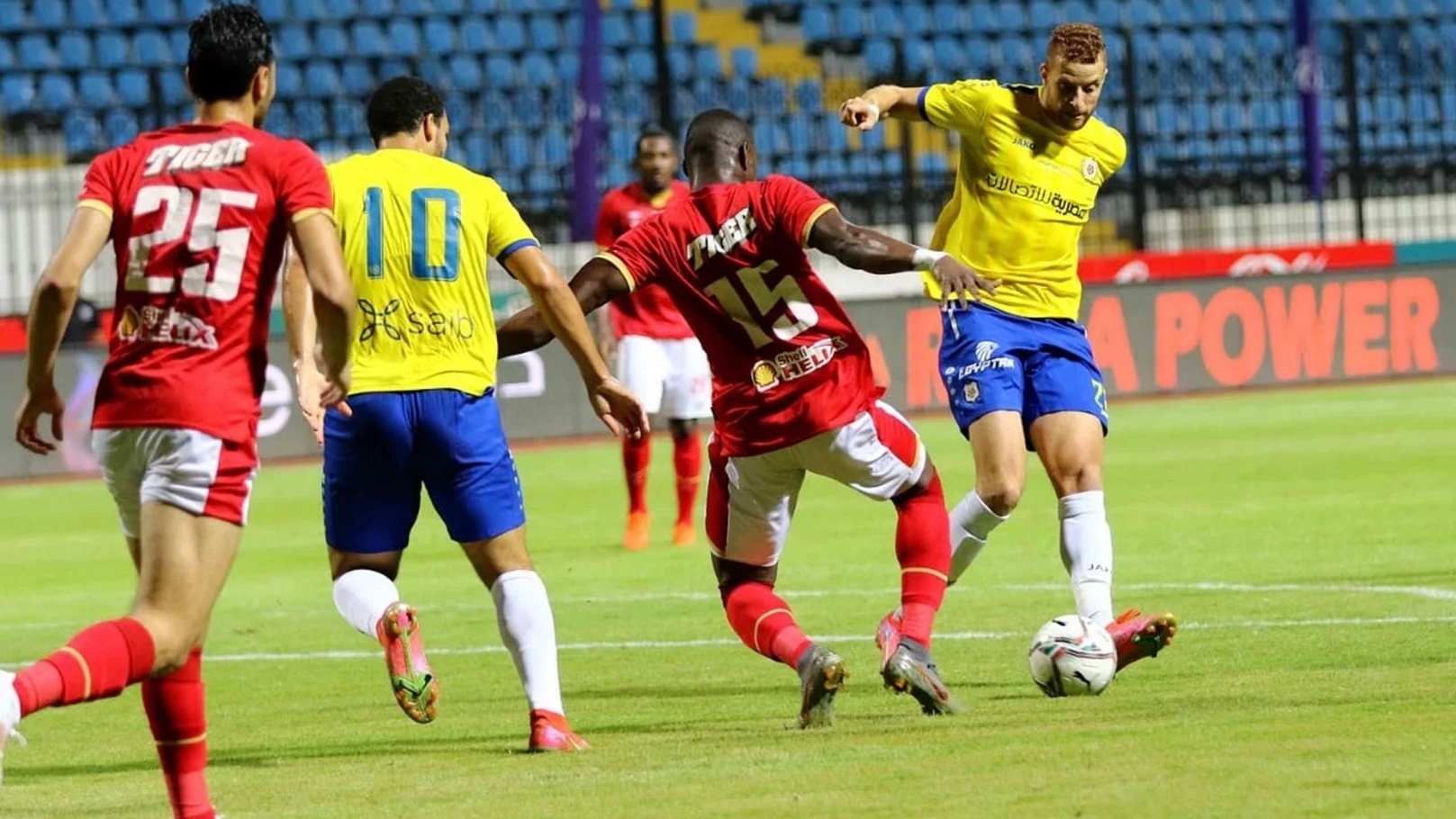 قمة مرتقبة بين الأهلي والإسماعيلي