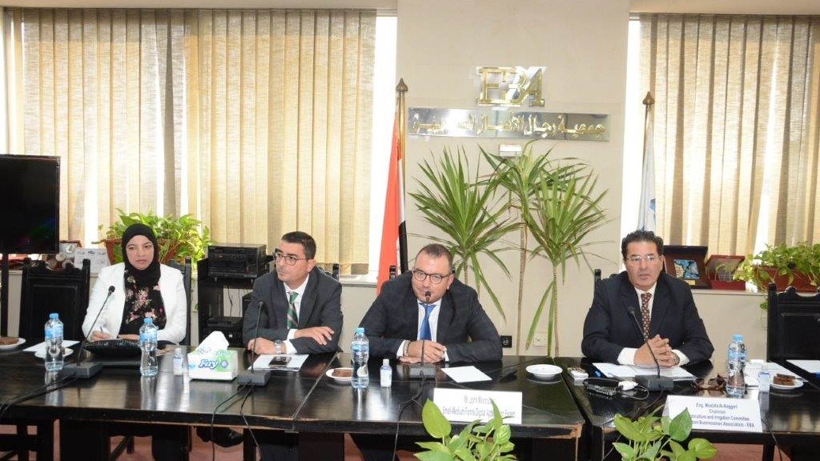 المهندس مصطفى النجاري خلال الندوة