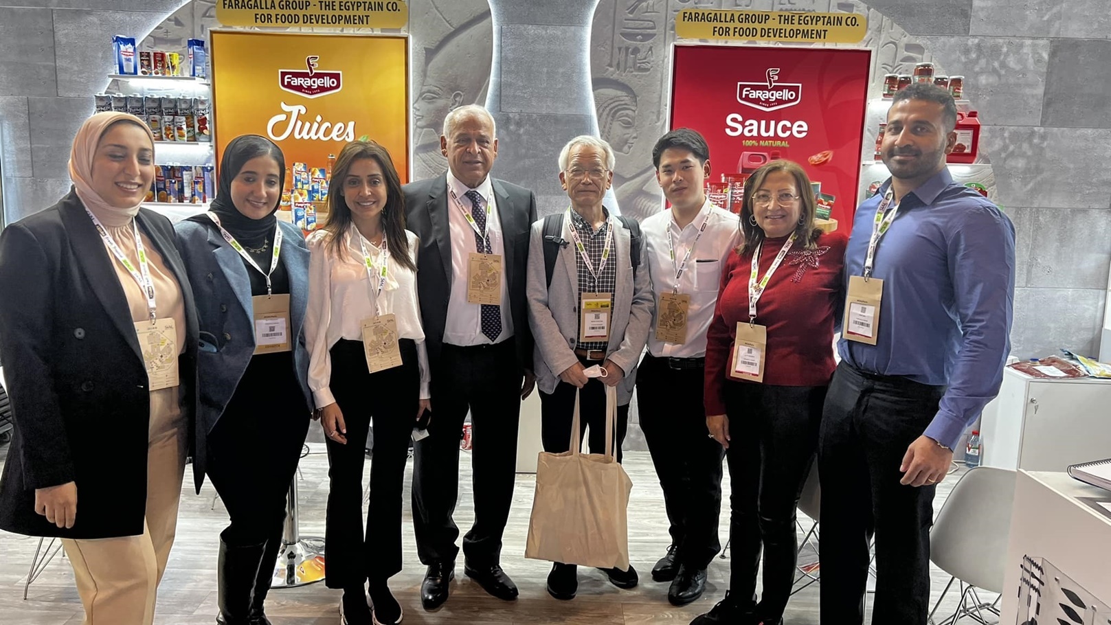 مجموعة فرج الله مع العملاء الأجانب