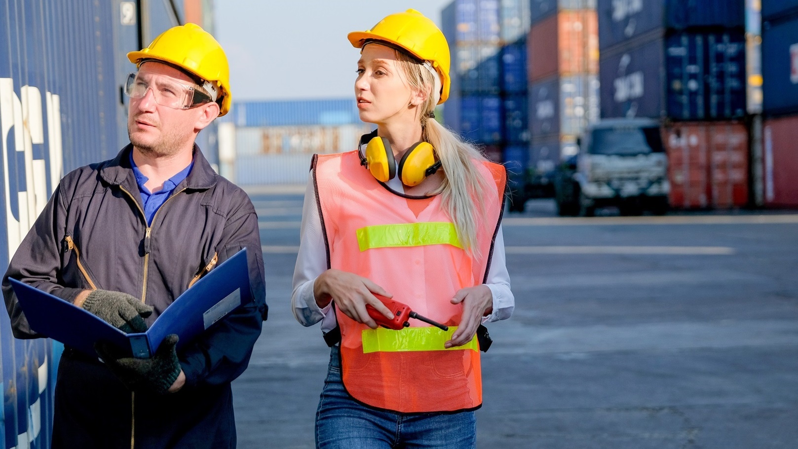 technician-or-workers-man-and-woman-discuss-about-2022-01-19-00-17-28-utc (2)