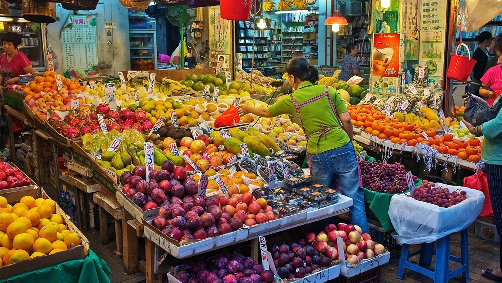Fruit-and-vegetable-market-Photo-by-Ken-Mages-on-Unsplash-1200