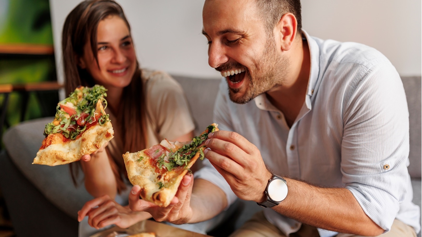 couple-eating-pizza-2022-01-31-23-42-16-utc