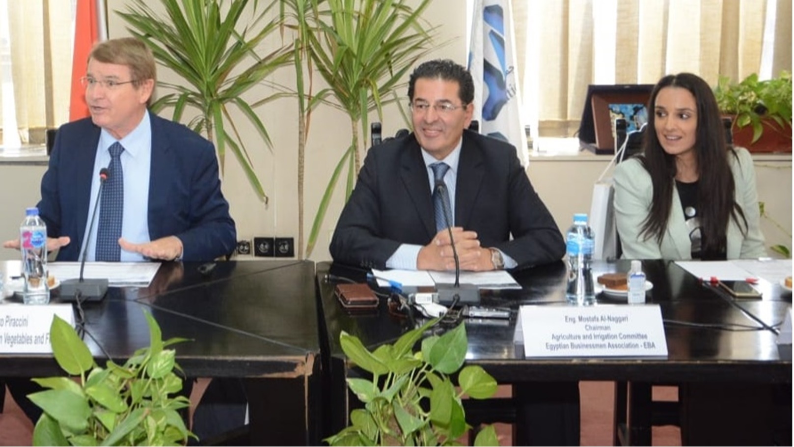 المهندس مصطفى النجاري خلال اللقاء