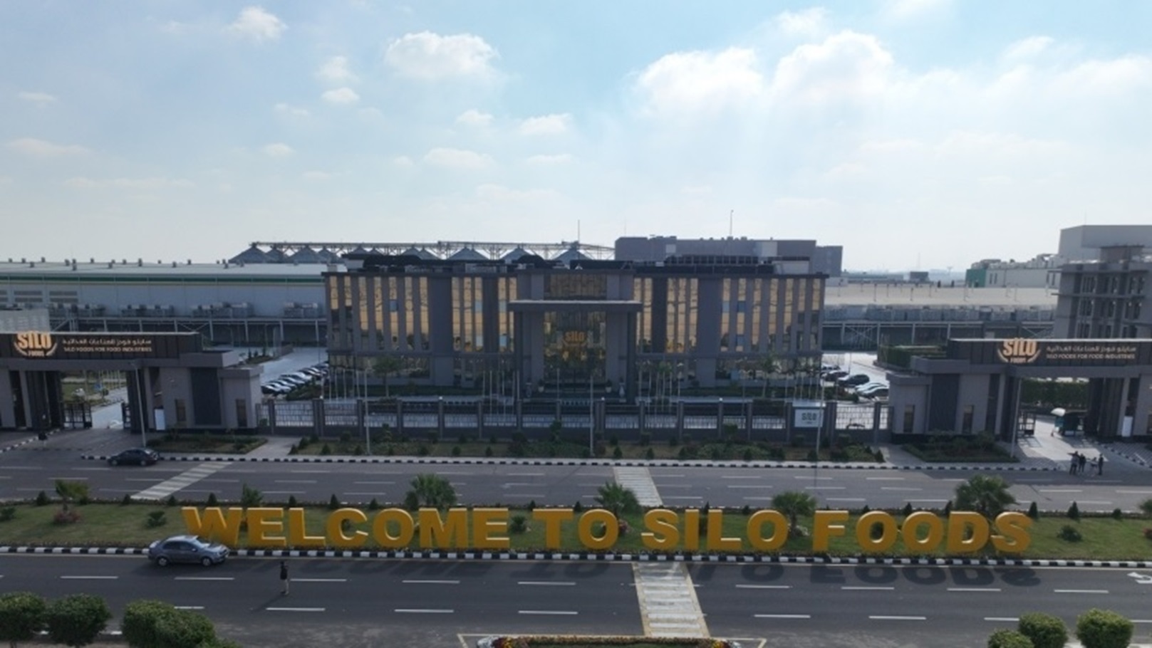 11758437081675931352