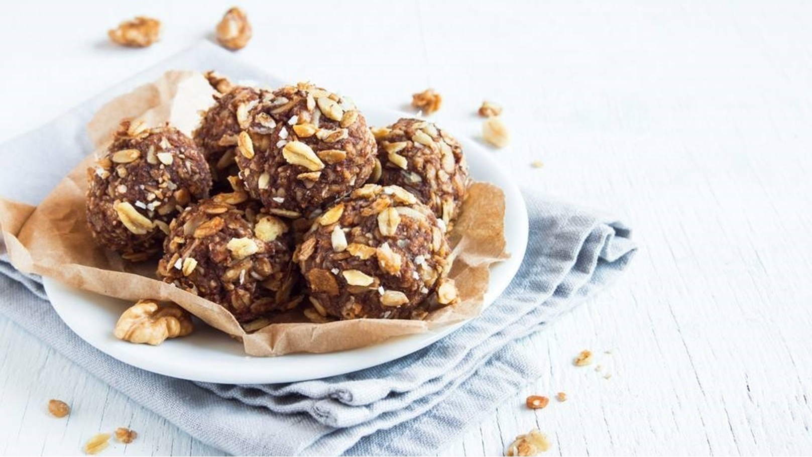 تمر بالمكسرات