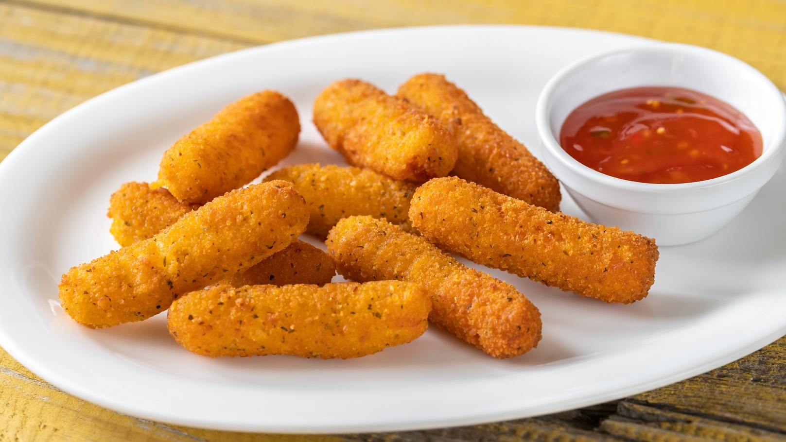 mozzarella-sticks-with-chili-sauce-2021-08-28-02-00-01-utc