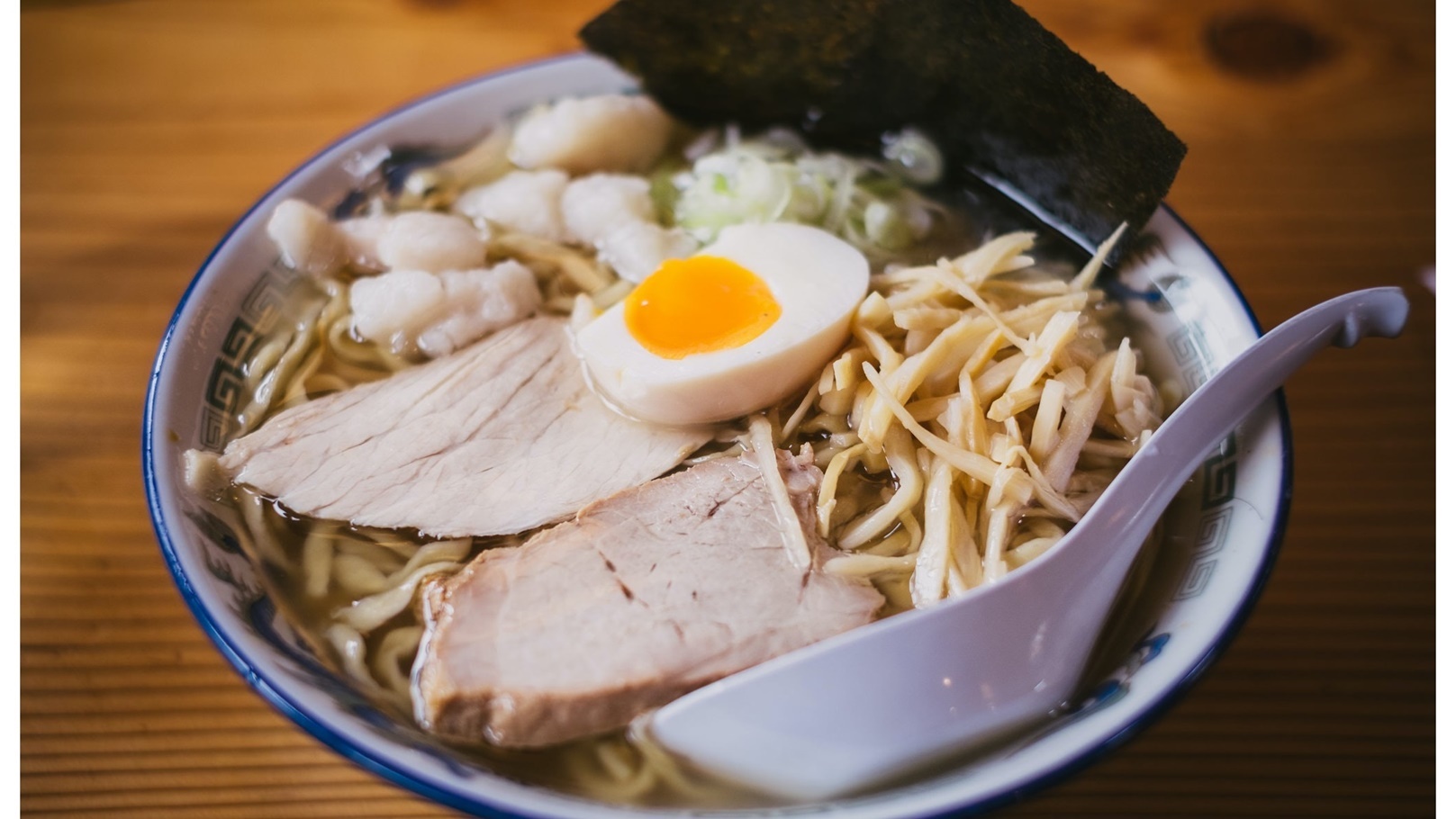 شوربة دجاج يونانية