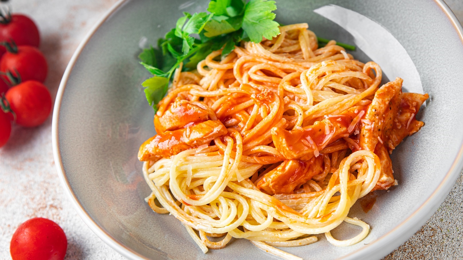 pasta-spaghetti-tomato-sauce-chicken-meat-turkey-h-2021-12-16-19-13-17-utc