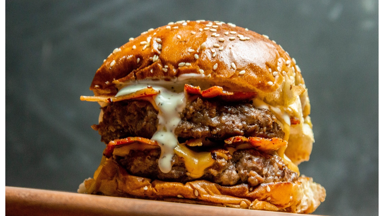 صوص البيج تيستي على البرجر