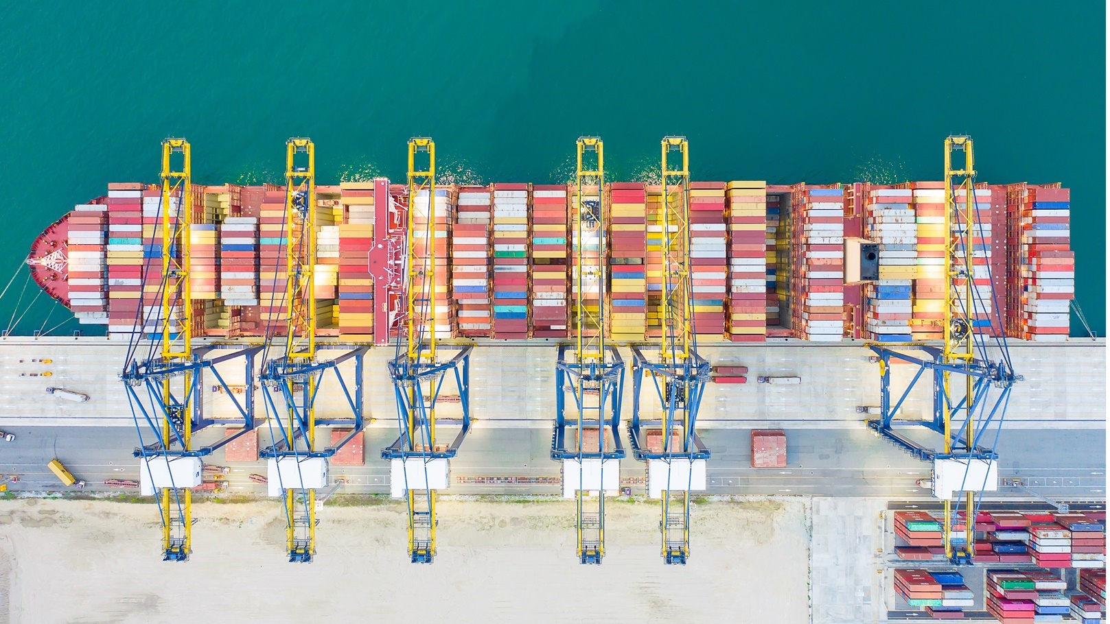 container-ships-at-industrial-ports-in-the-busines-2022-01-20-19-43-50-utc