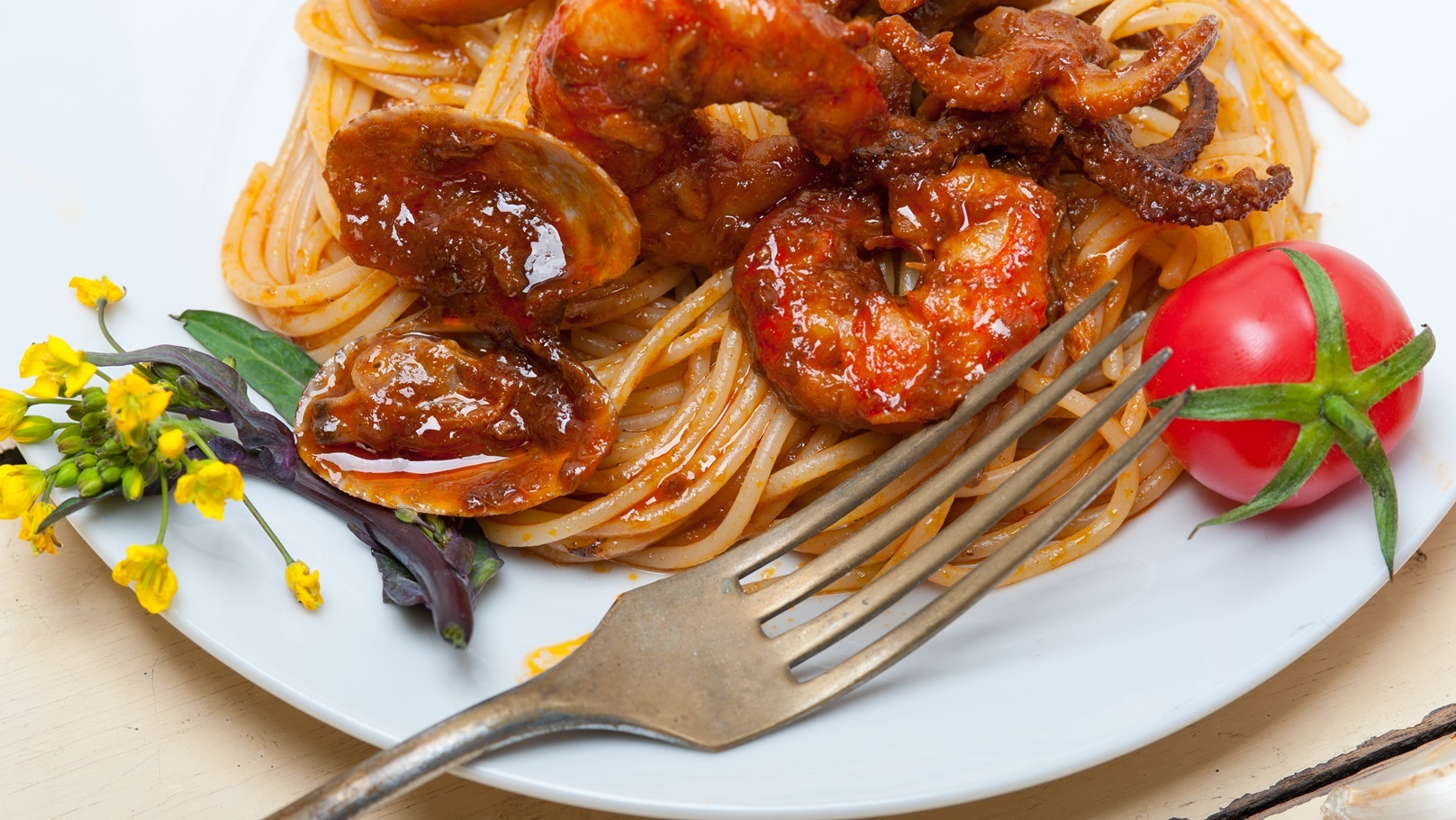 italian-seafood-spaghetti-pasta-on-red-tomato-sauc-2021-08-30-02-16-55-utc (1)