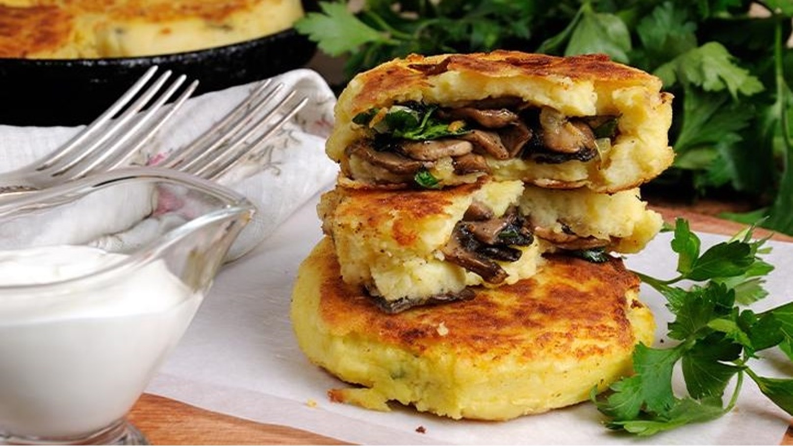 معجنات البطاطس المحشوة