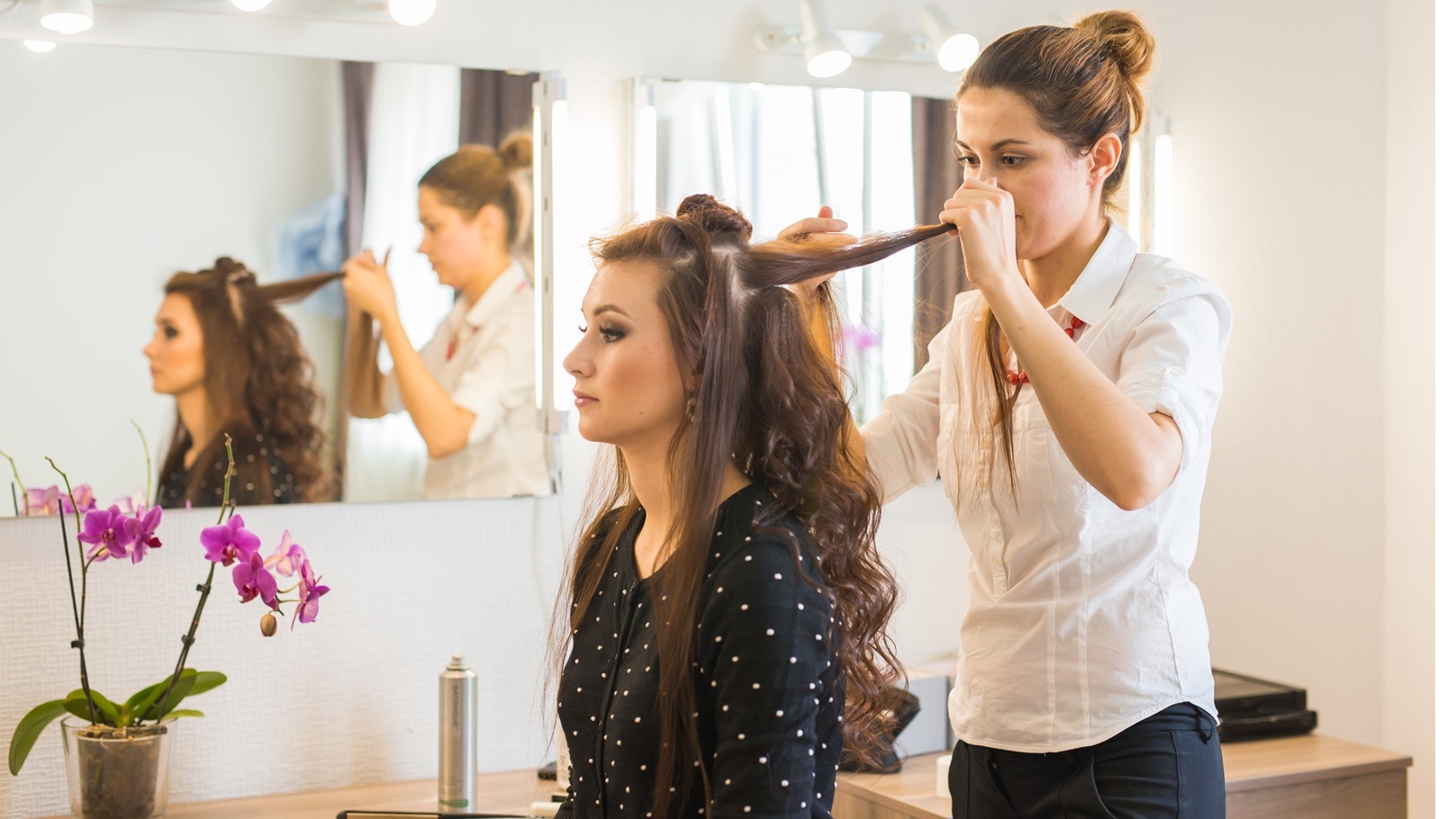 working-day-inside-the-beauty-salon-hairdresser-m-2021-08-28-07-46-59-utc