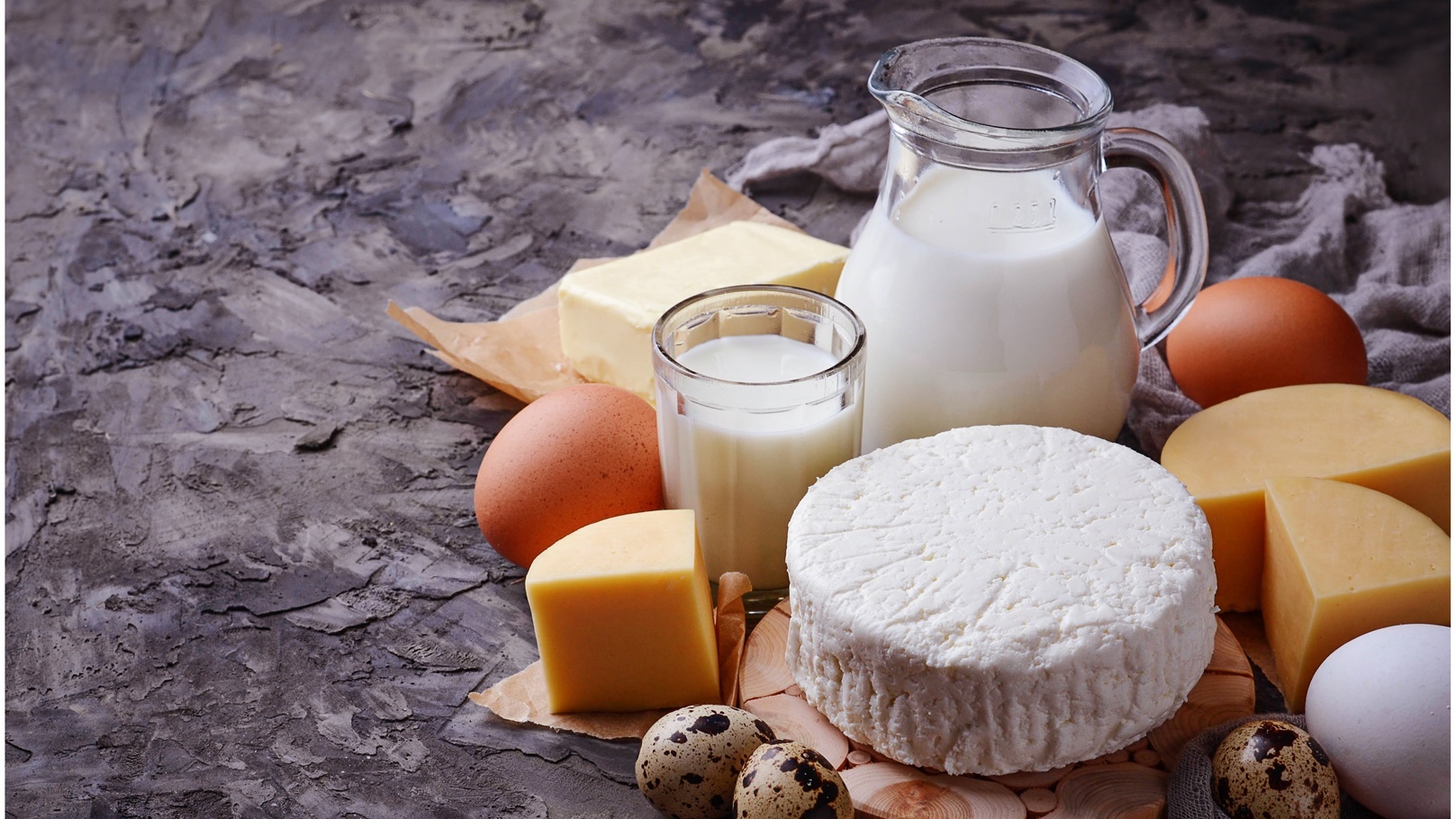 milk-cottage-cheese-sour-cream-butter-eggs-2021-08-26-19-01-36-utc