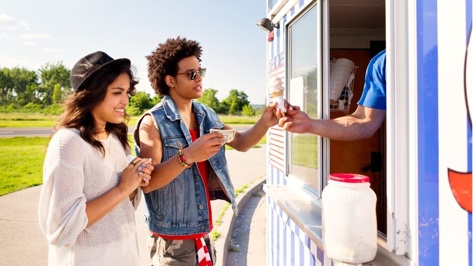 عربة حلويات