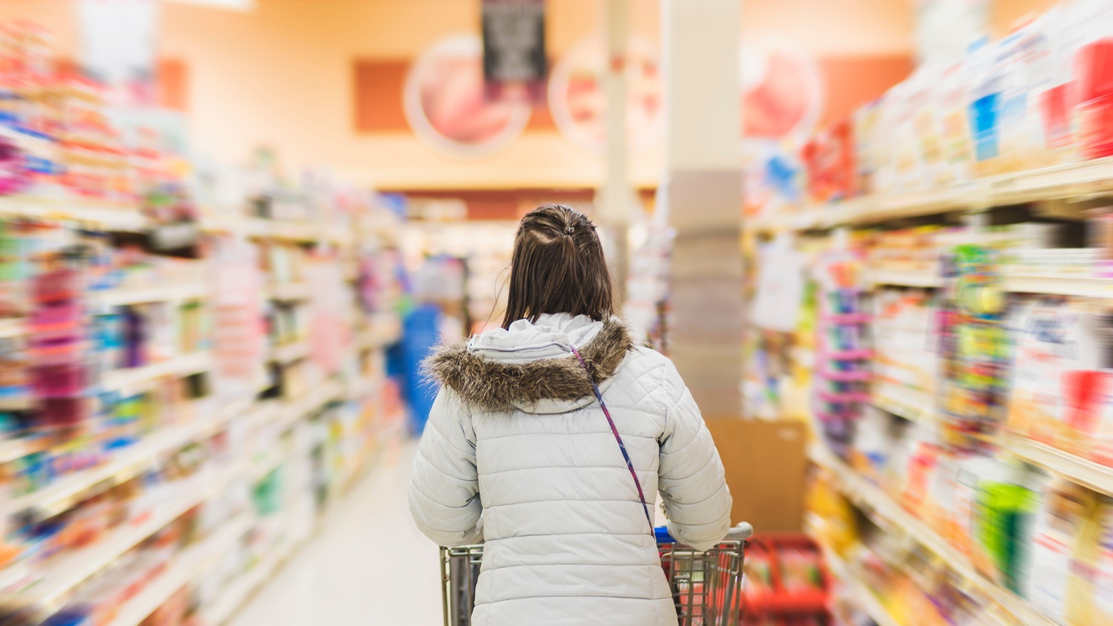 grocery-shopping-millennial-woman-in-grocery-stor-2021-10-14-18-51-01-utc