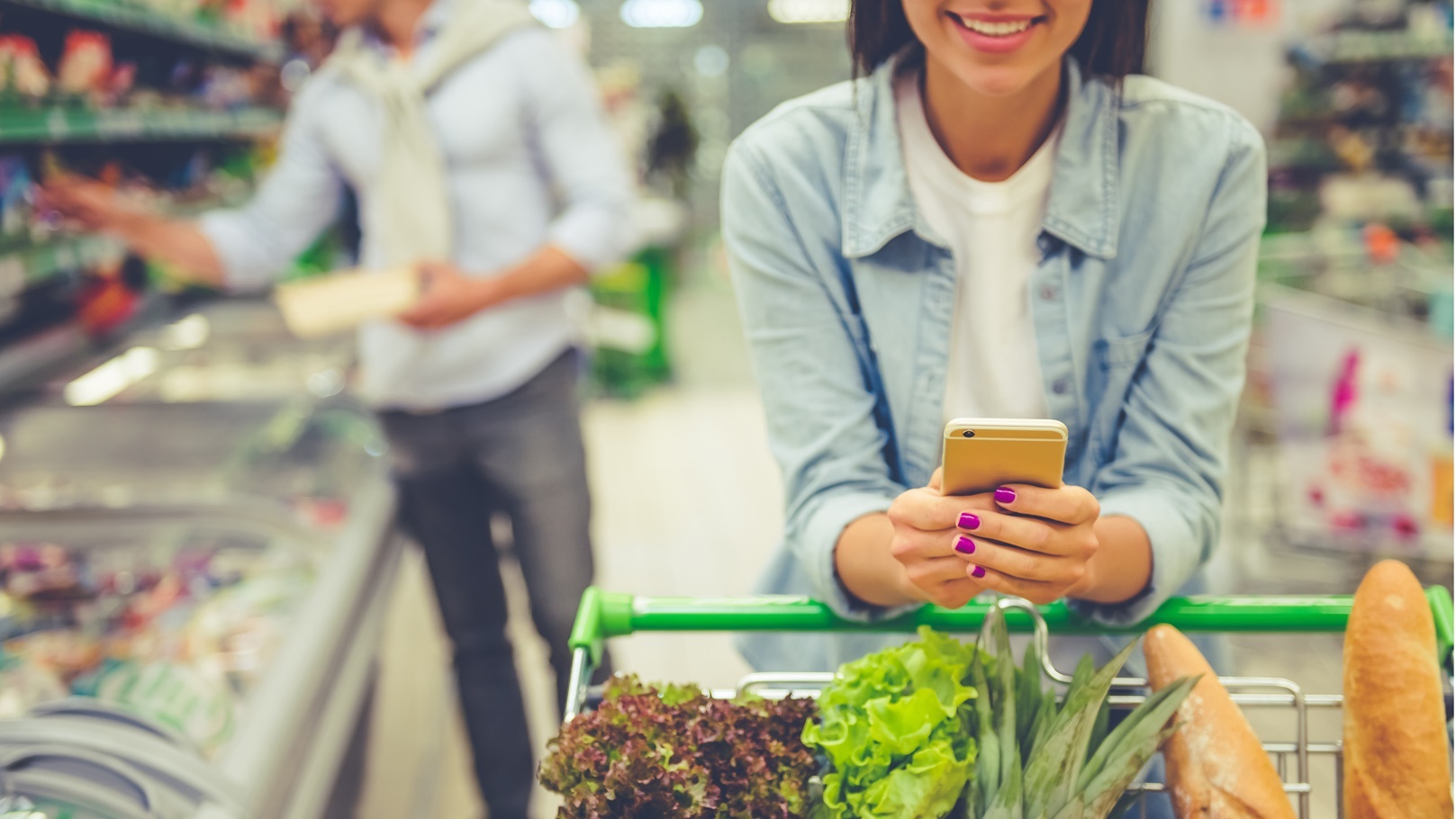 couple-in-the-supermarket-2021-08-29-16-14-31-utc