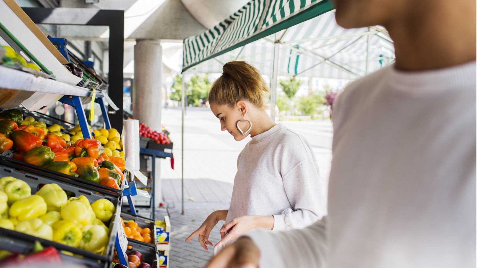 couple-buying-fruits-and-vegetables-at-market-stal-2021-08-29-00-53-09-utc