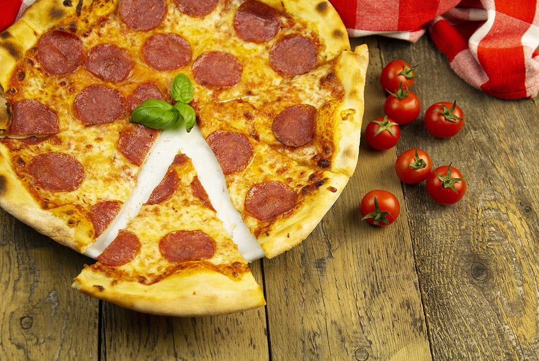pizza-pepperoni-2021-08-30-08-06-52-utc