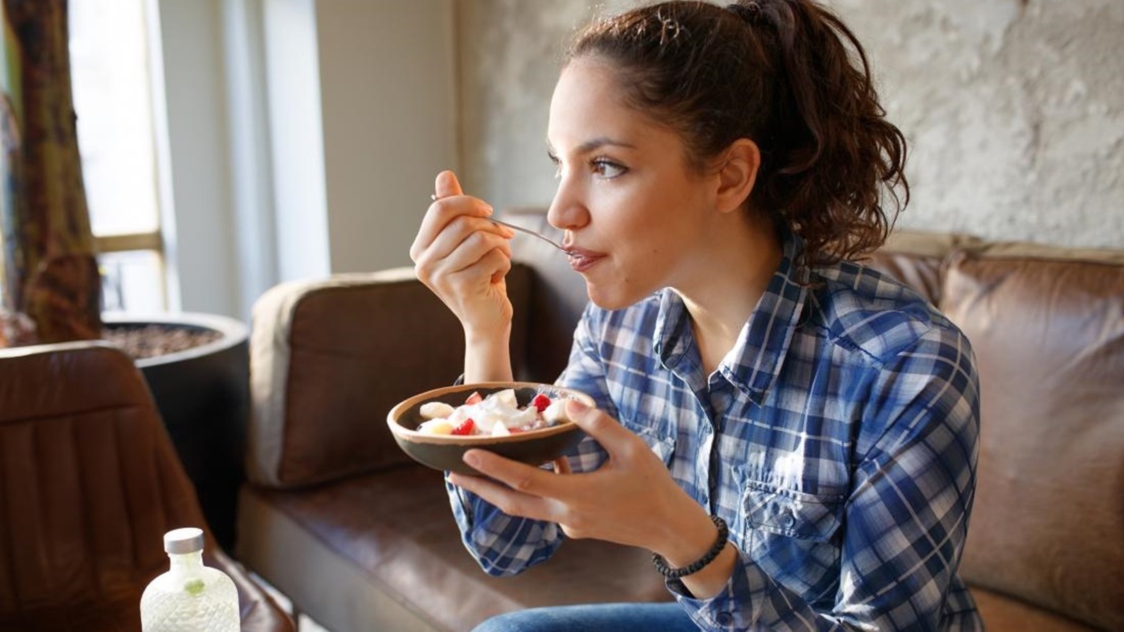 woman-eating-bowl-of-fruit-and-yogurt