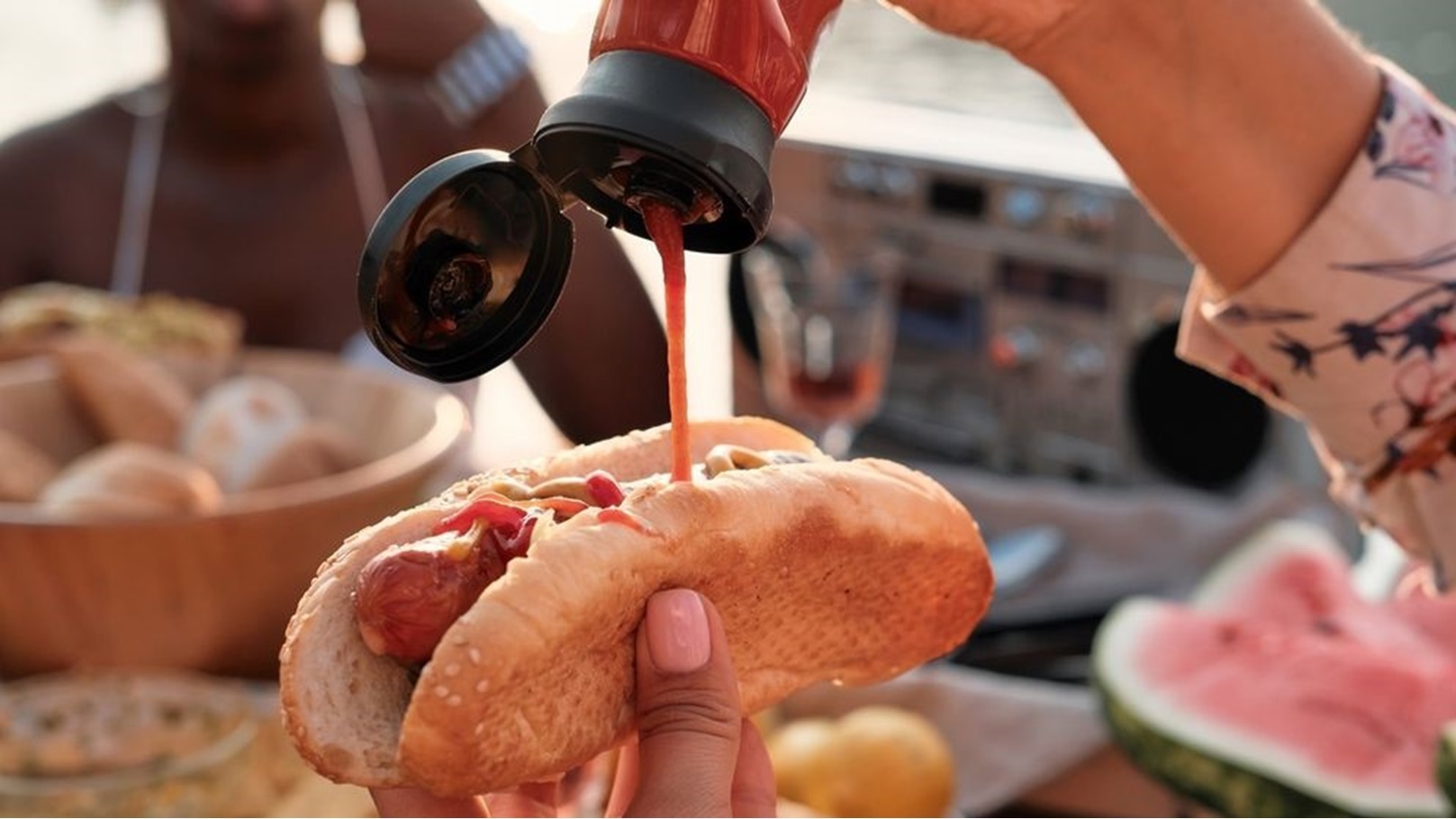 طريقة عمل أصابع الهوت دوج المحمرة