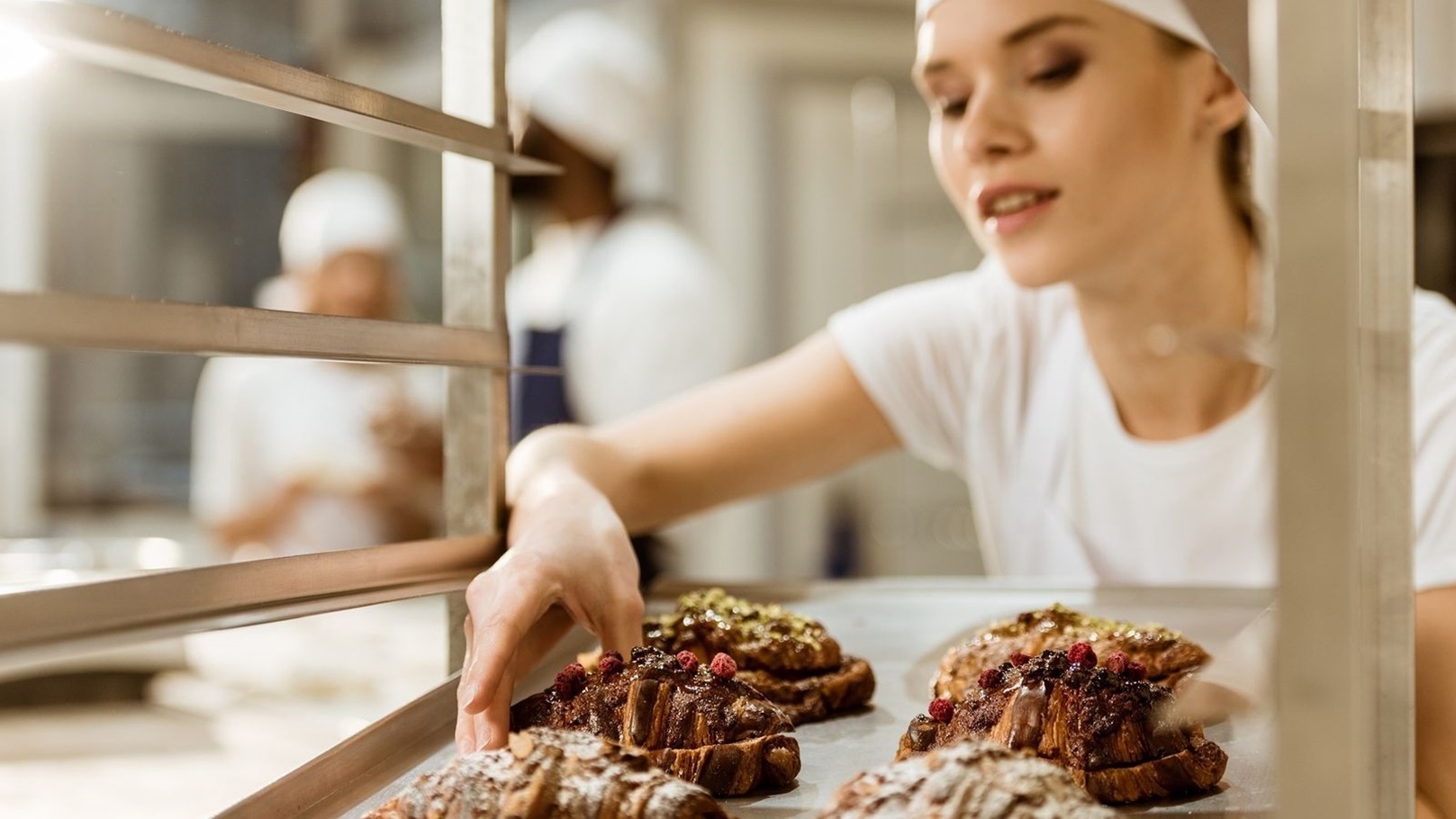 طريقة عمل كرواسون التفاح بالقرفة