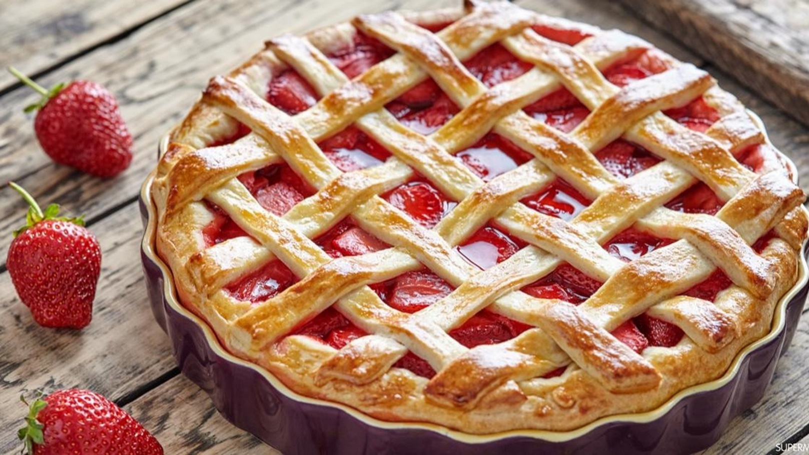 فطيرة الفراولة بالكاسترد