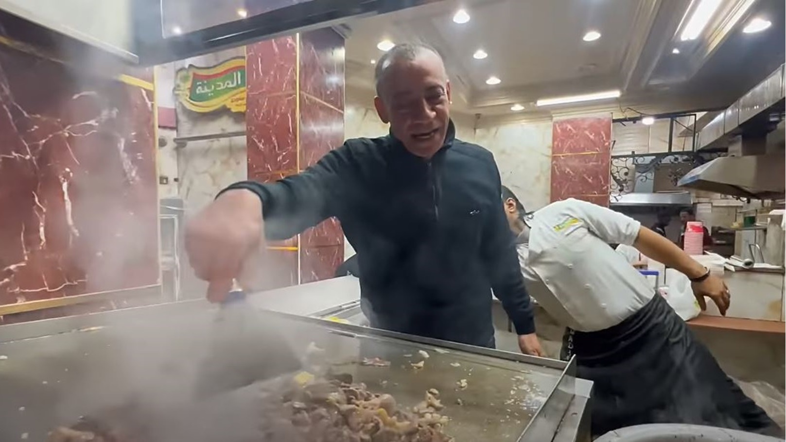 اسامة العشماوي محل المدينة