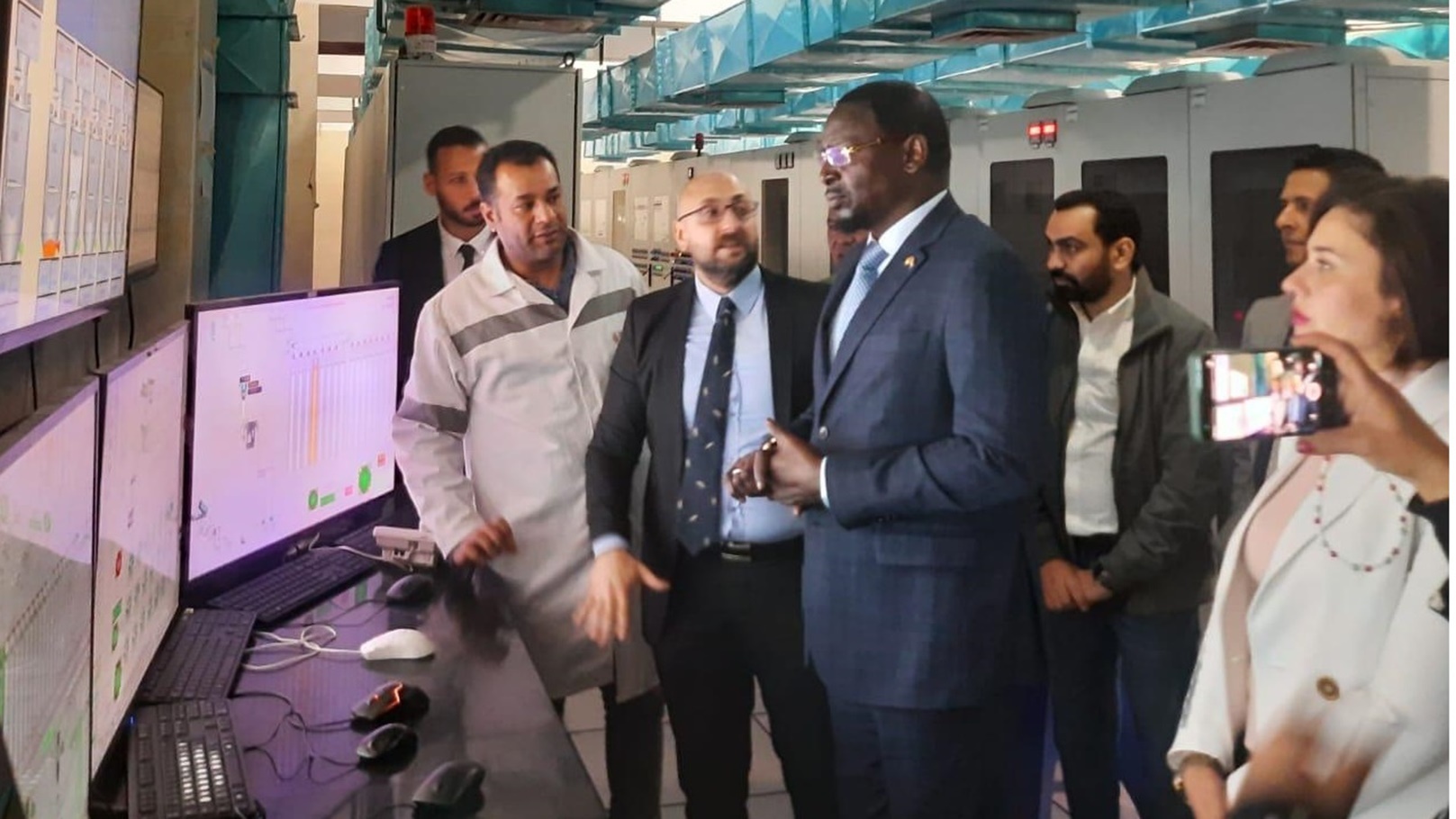 سفير السنغال خلال زيارته للشركة
