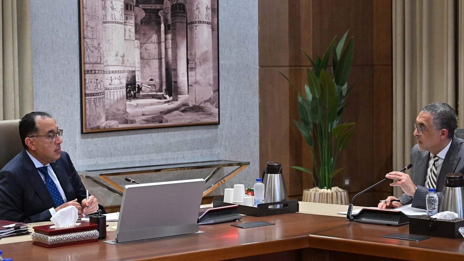 رئيس الوزراء يوجه بتعزيز الاستثمار من خلال إقامة مزيد من المناطق الحرة العامة
