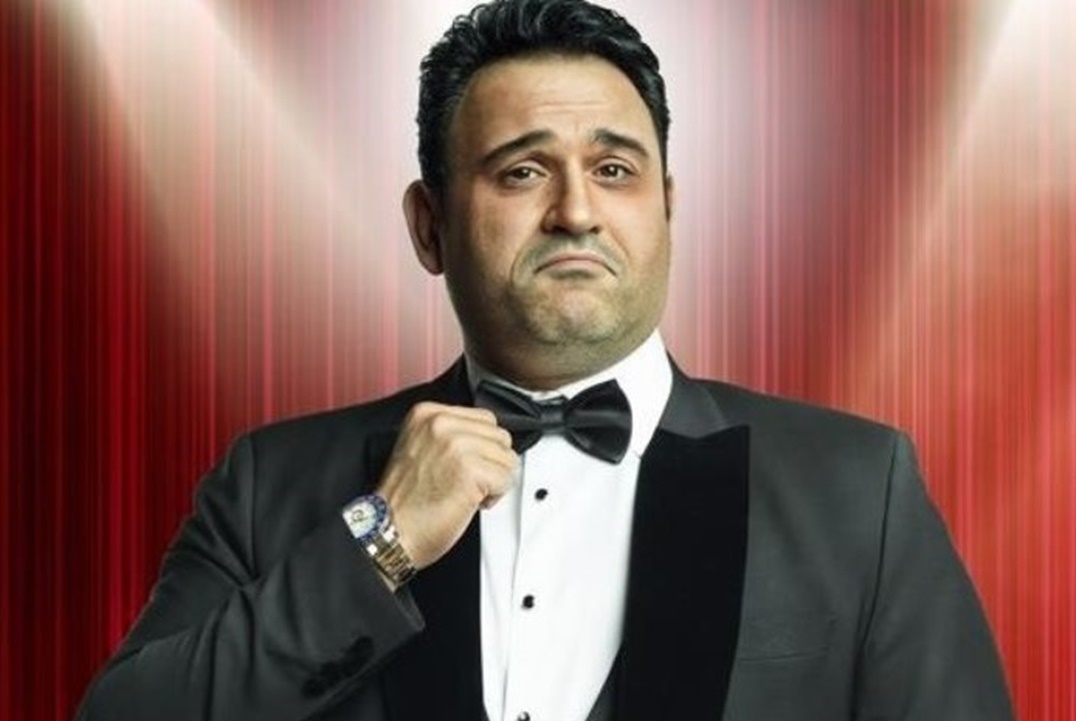 النجم أكرم حسني