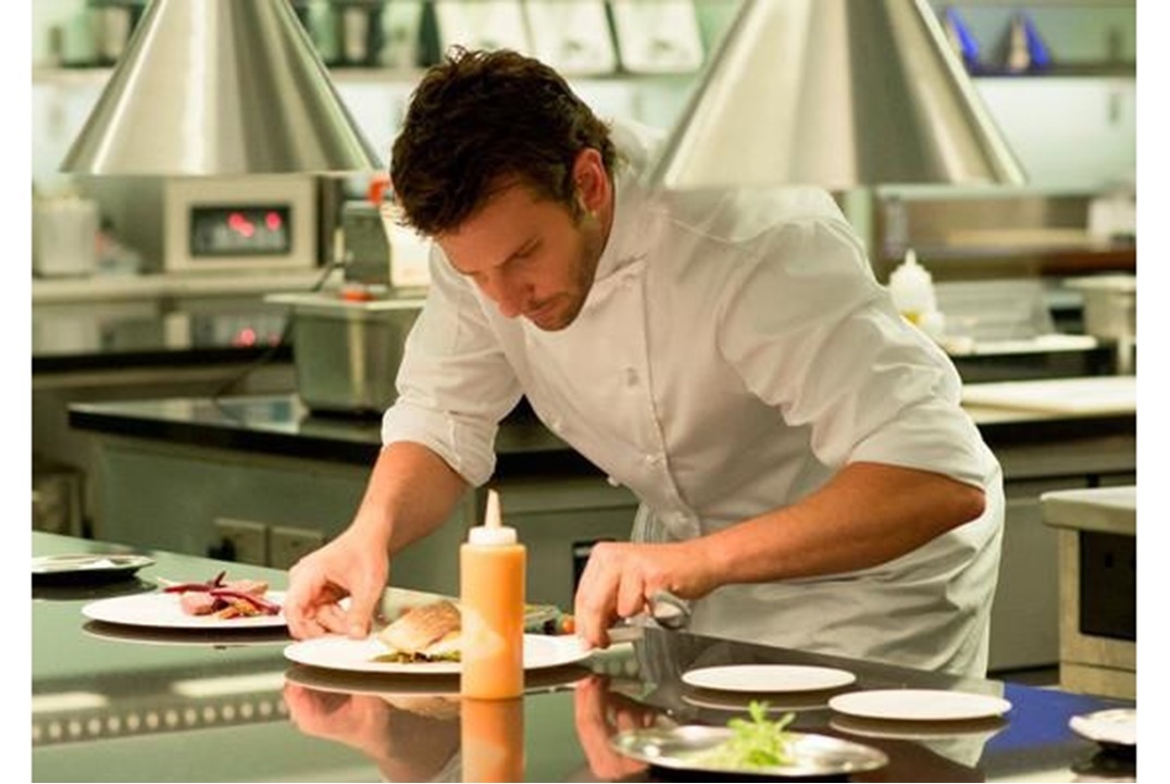 برادلي كوبر يطبخ