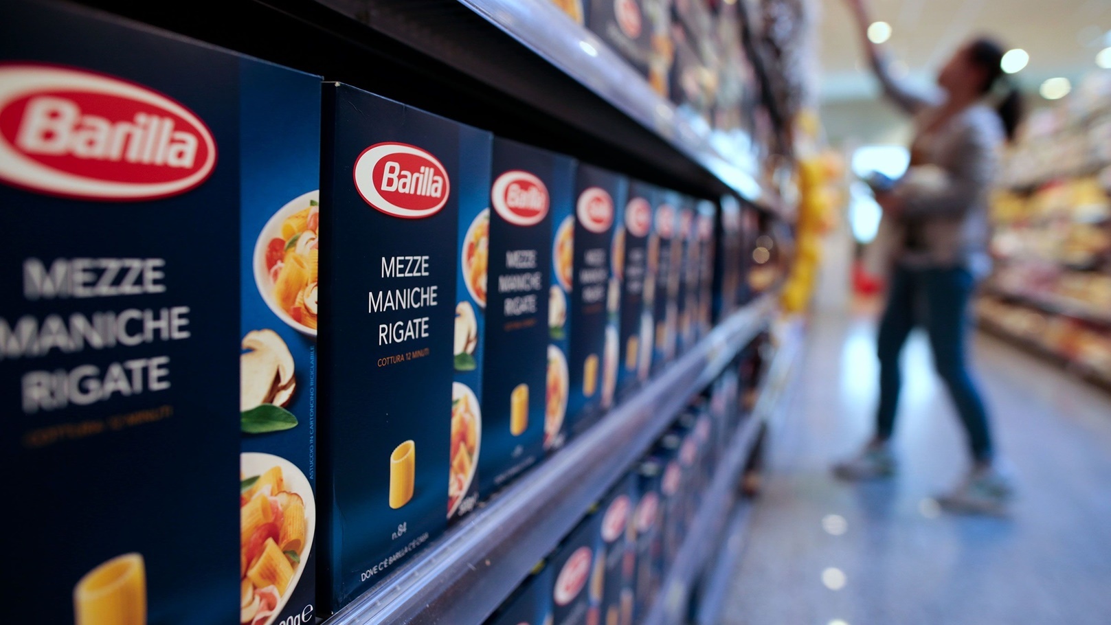 221020075901-barilla-pasta-grocery-store
