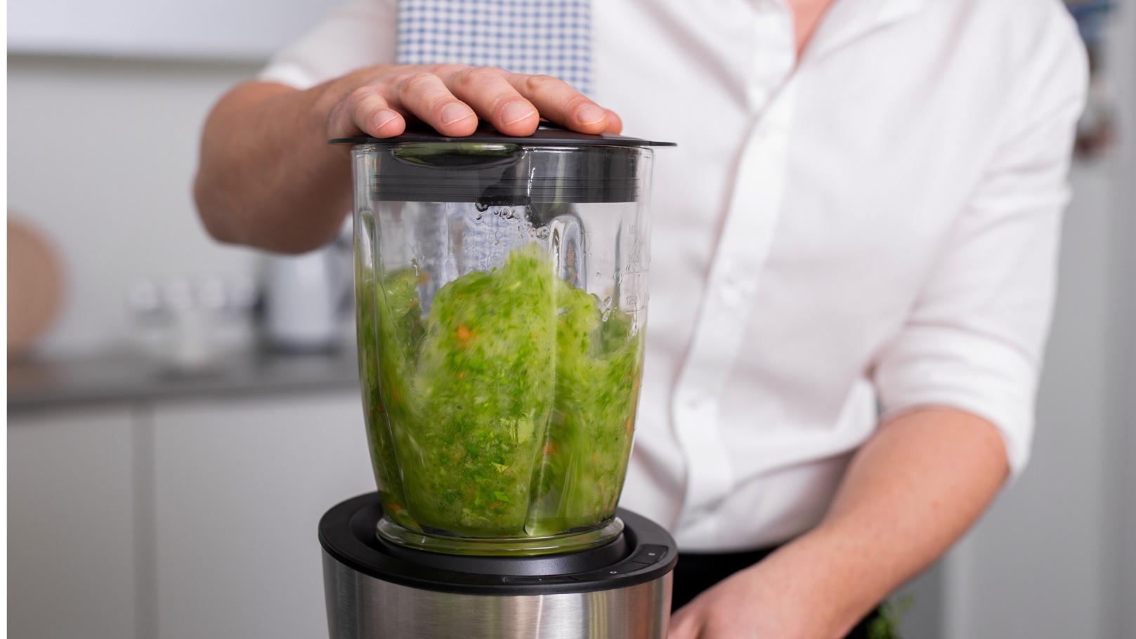 طريقة عمل سموثي الخيار والجرجير