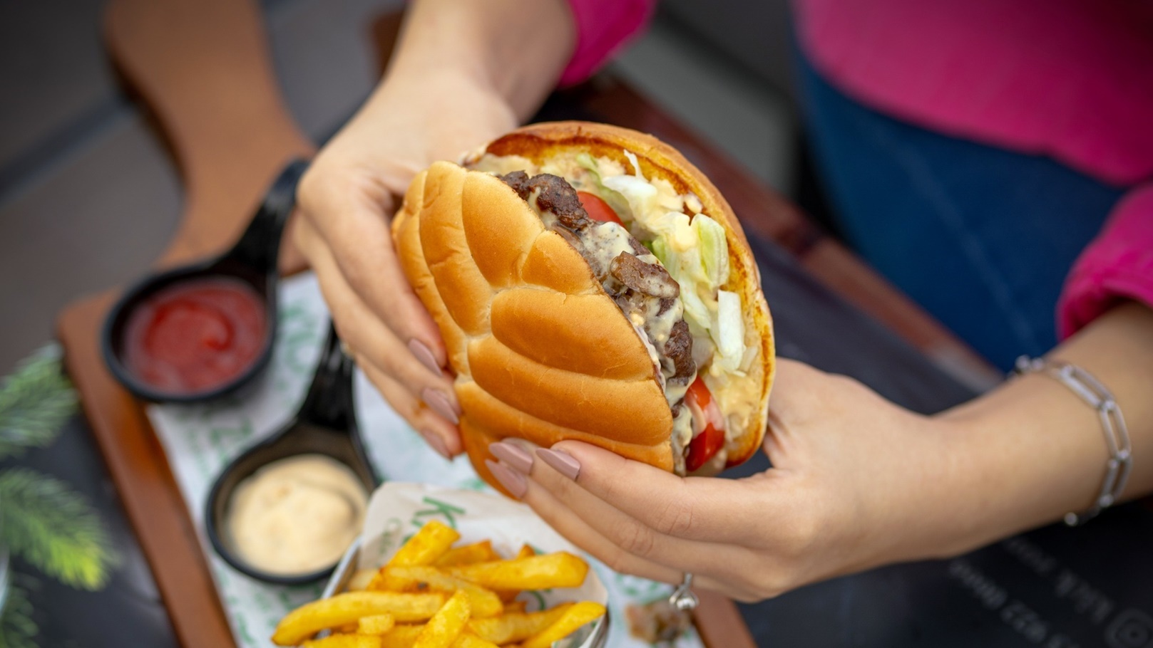 320581018_917976419211735_6212232915969363480_n