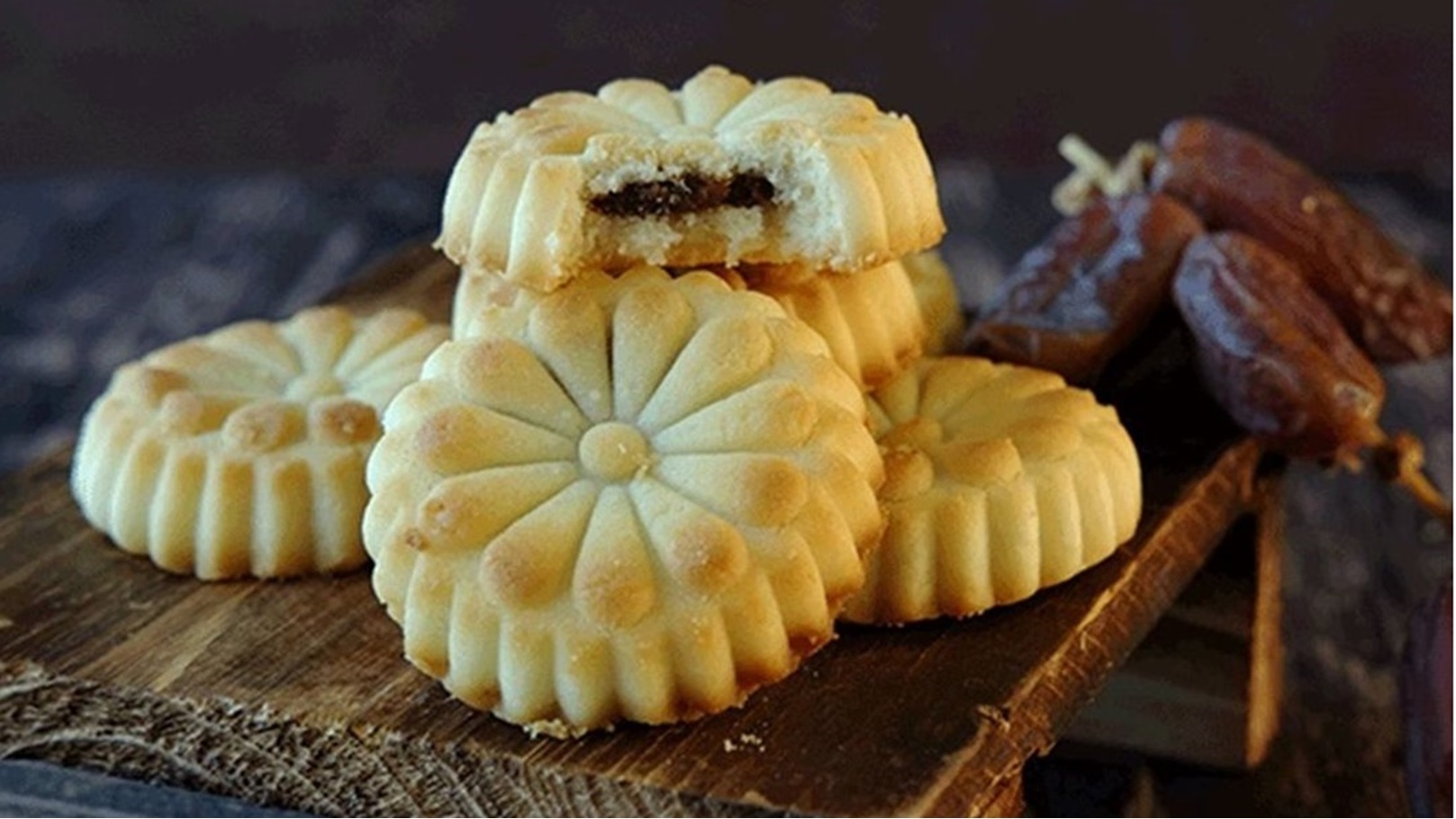 طريقة عمل المعمول بالعجوة