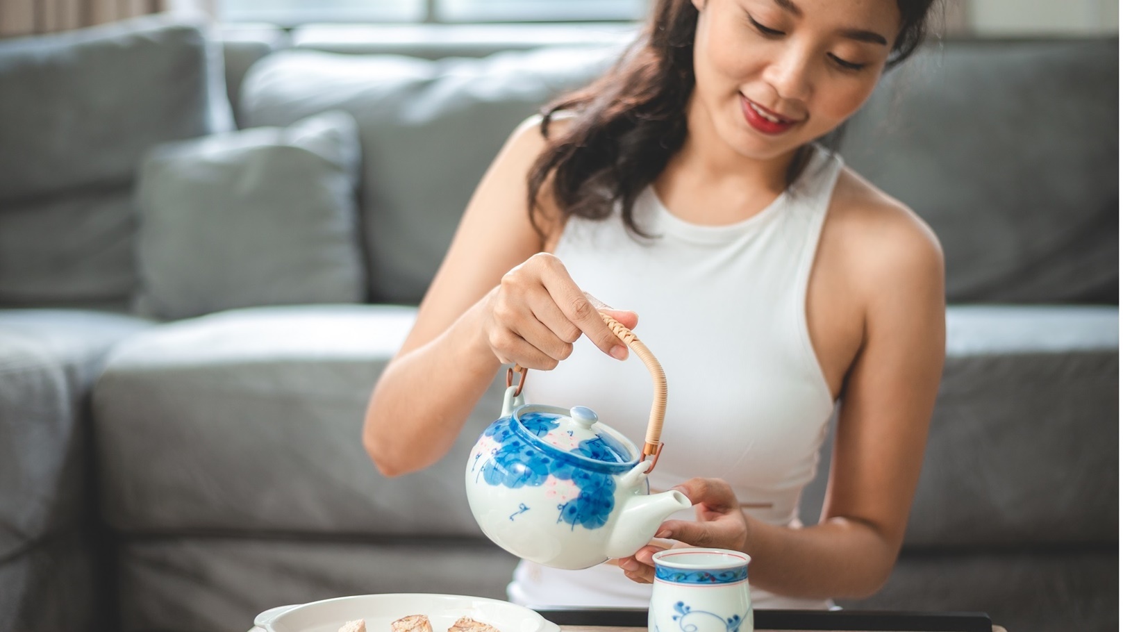 asian-woman-person-relaxing-with-hot-tea-to-drink-2022-01-18-23-59-58-utc (2)