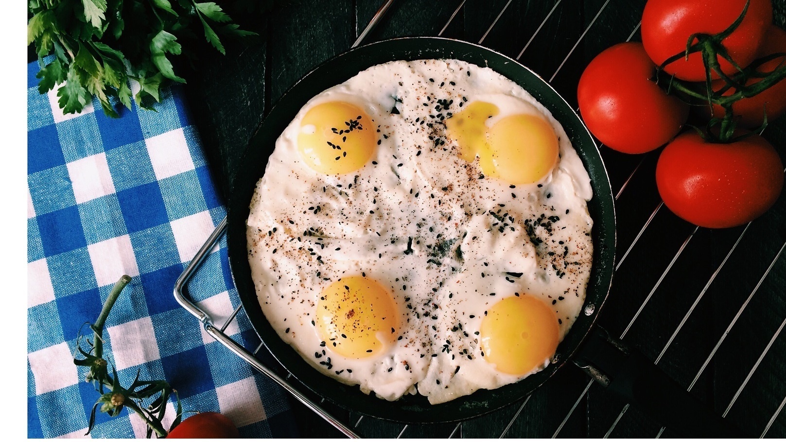 طريقة عمل البيض بالبسطرمة