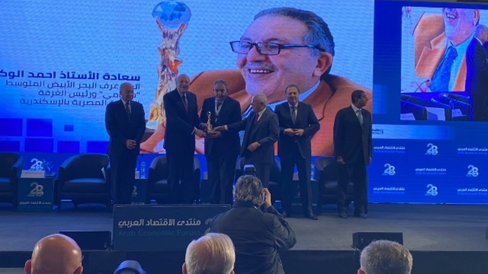 تكريم رجل الأعمال أحمد الوكيل