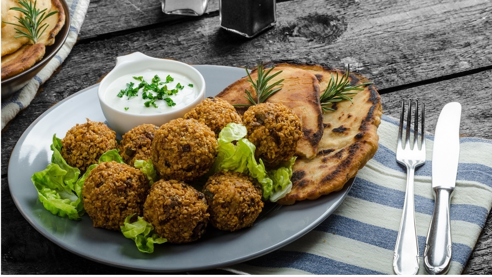 طريقة عمل ساندويتش الفلافل بالجبن