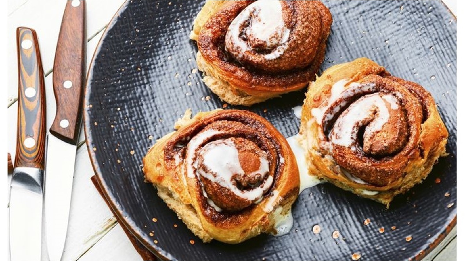 طريقة عمل السينابون بالتفاح