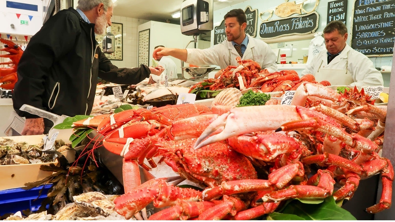 عروض السمك في السلاسل التجارية