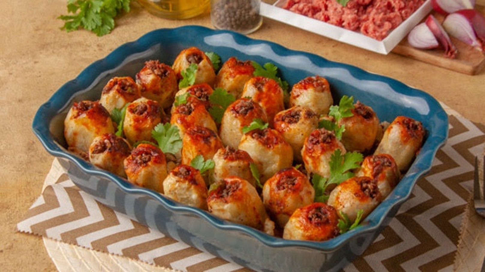 بطاطس محشية باللحمة المفرومة