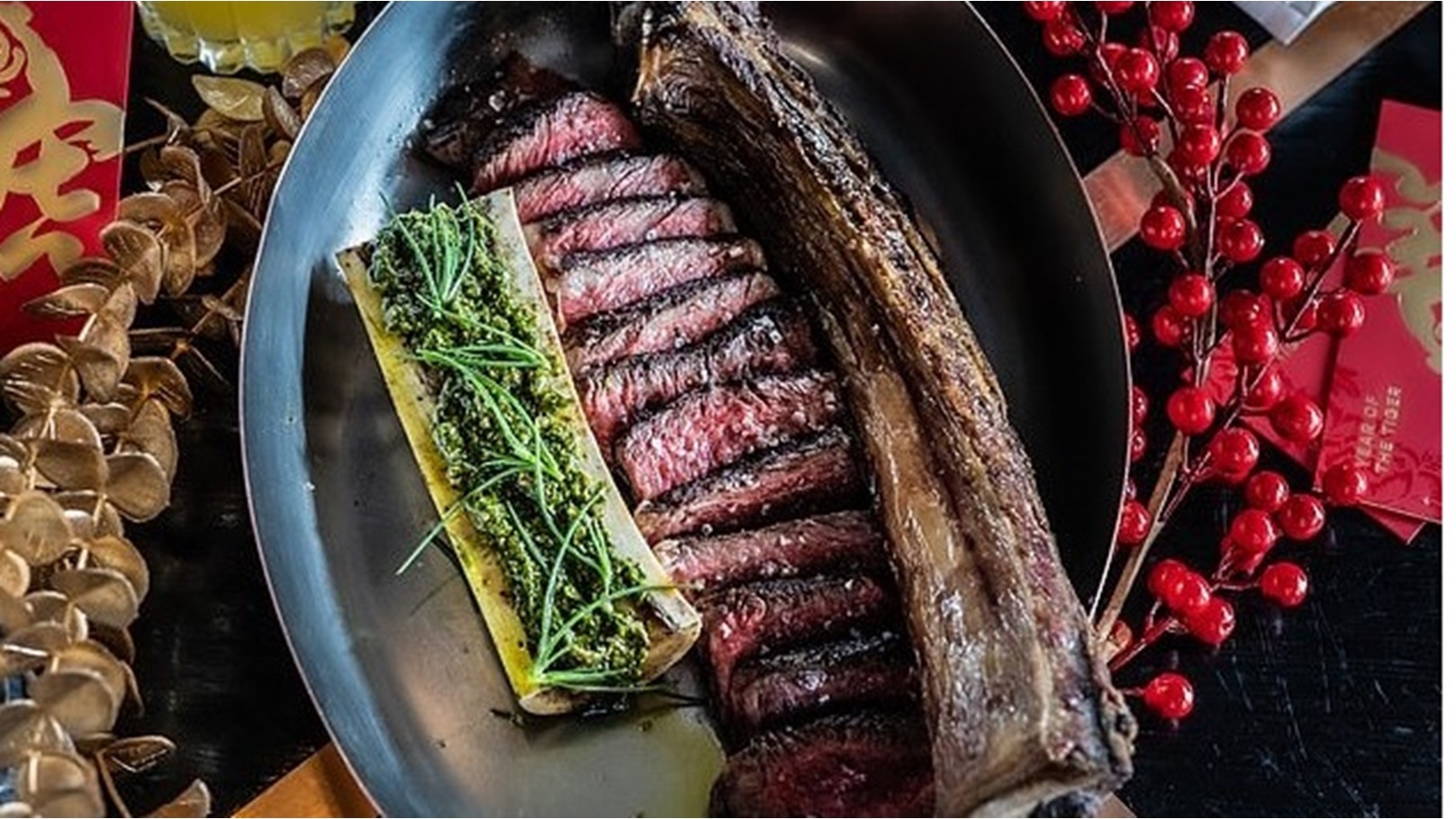 طبق لحم "واجيو توماهوك" من The Star