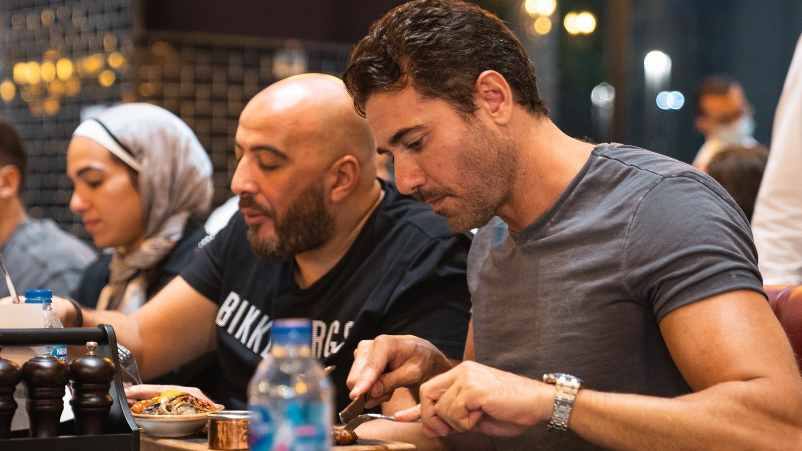 عز والهواري