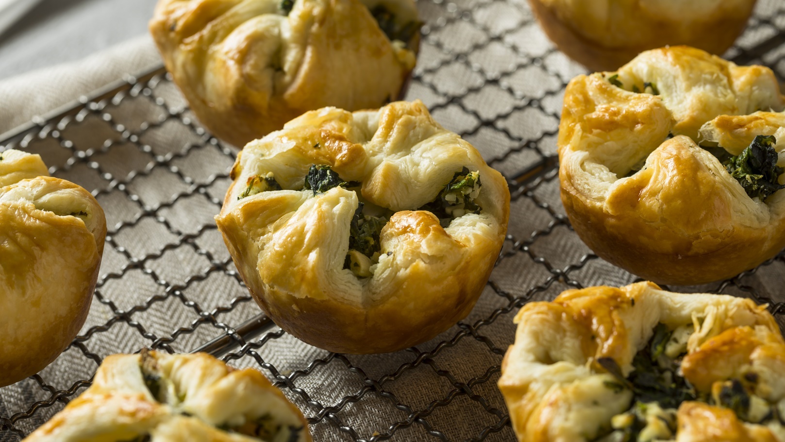 معجنات الباف باستري بالسبانخ