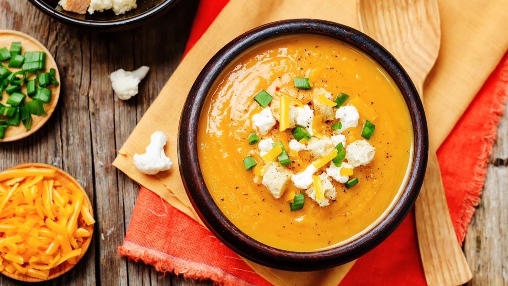 شوربة البطاطا الحلوة والفلفل الاحمر