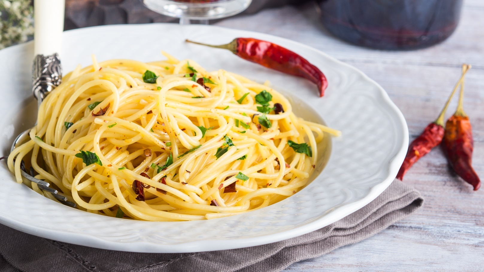 طريقة عمل مكرونة "أليو إي أوليو" بخطوات بسيطة